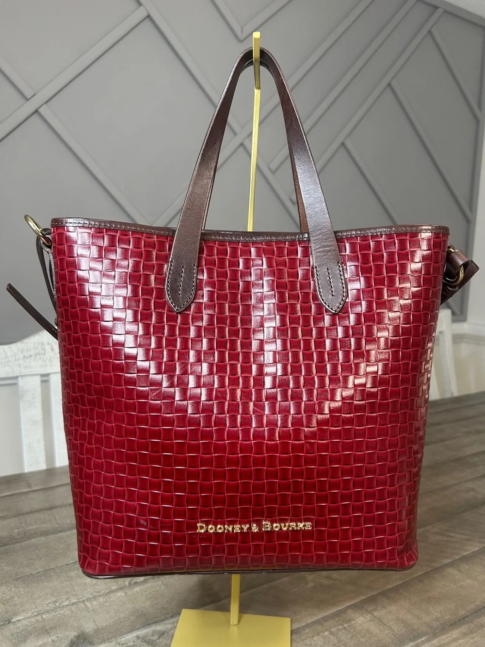 Dooney & Bourke item description